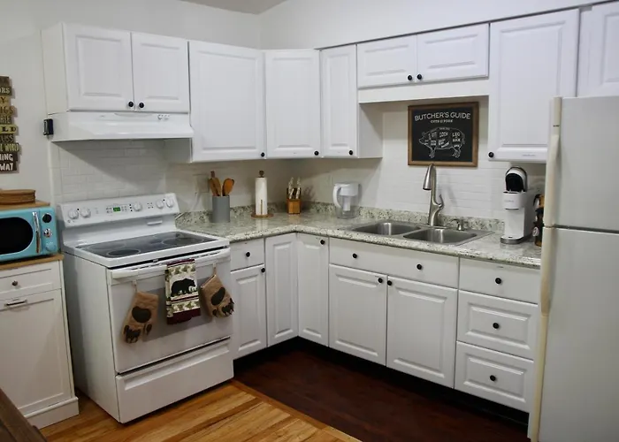Escape To A 3-Bedroom Cabin In Lower Catskills