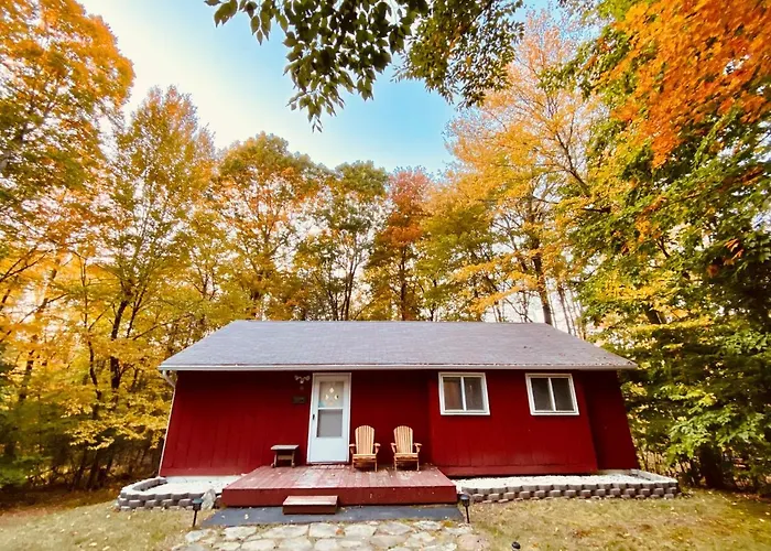 Escape To A 3-Bedroom Cabin In Lower Catskills